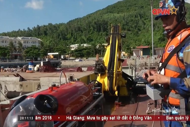 Pluto Plus ROV là một mẫu phương tiện lặn không người lái do hãng idRobotica, Thụy Sỹ chế tạo, dành cho các nhiệm vụ rà quét thủy lôi hay các thiết bị nổ dưới nước. idRobotica cũng là một trong những công ty hàng đầu châu Âu trong việc phát triển các loại phương tiện lặn không người lái. Nguồn ảnh: QPVN.