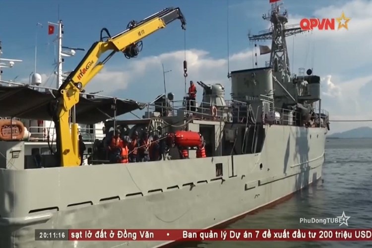 Về thiết kế Pluto Plus ROV có trọng lượng tối đa là 330kg, có tải trọng 110kg và có chiều dài tiêu chuẩn là 2.250mm. Bản thân phương tiện có thể được triển khai từ loại cần cẩu cỡ nhỏ vốn khá phổ biến trên các tàu quét mìn của Việt Nam. Nguồn ảnh: QPVN.