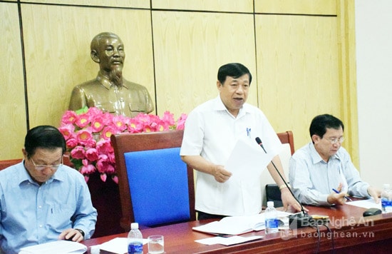 Đồng chí Nguyễn Xuân Đường - Phó Bí thư Tỉnh ủy, Chủ tịch UBND tỉnh chủ trì buổi họp. Ảnh: Xuân Hoàng