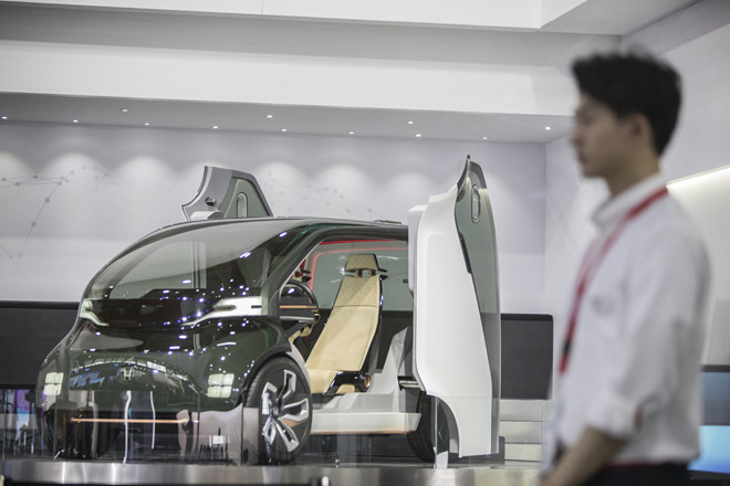Honda giới thiệu mẫu xe điện NeuV concept tại Triển lãm tiêu dùng Thượng Hải. Ảnh: Bloomberg.