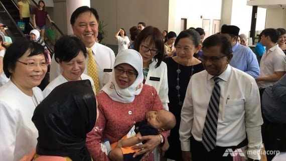 Bà cũng là người thúc đẩy việc thành lập Ngân hàng sữa mẹ đầu tiên của Singapore ngày 17/8 mới đây. Đây là hợp tác giữa Bệnh viện Sản-Nhi KK (KKH) và quỹ Temasek Foundation Cares. Quỹ này đã dành 1,37 triệu SGD cho ngân hàng sữa, hy vọng khuyến khích khoảng 375 bà mẹ sẵn sàng hiến tặng sữa thừa. Chương trình thí điểm 3 năm, dự kiến đem lại lợi ích cho khoảng 900 trẻ sơ sinh đang được chăm sóc tại KKH, Bệnh viện Đa khoa Singapore và Bệnh viện Đại học Quốc gia.