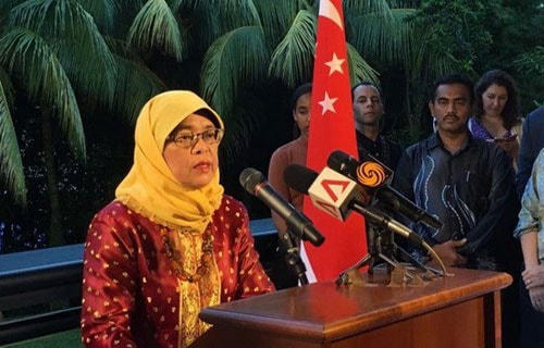 Như vậy, bà Halimah Yacob, 63 tuổi, sẽ là Tổng thống thứ tám của Singapore, đồng thời là Tổng thống gốc Malaysia thứ hai trong lịch sử sau hơn 47 năm và là người đầu tiên được chọn trong một cuộc bầu cử tổng thống dành cho các ứng cử viên từ một cộng đồng cụ thể.