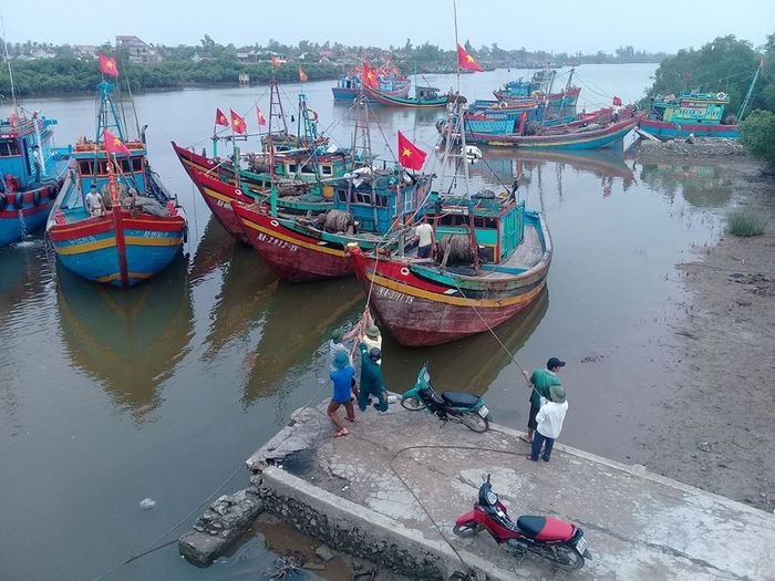 Vui lòng nhập tối thiểu 5 từ(Baonghean.vn) - Cùng góp sức với người dân các địa phương phòng chống ảnh hưởng của bão số 10 , lực lượng đoàn viên thanh niên toàn tỉnh đang chứng tỏ sức trẻ, xung kích đi đầu bằng nhiều hoạt động ý nghĩa giúp ích cho việc tìm kiếm.