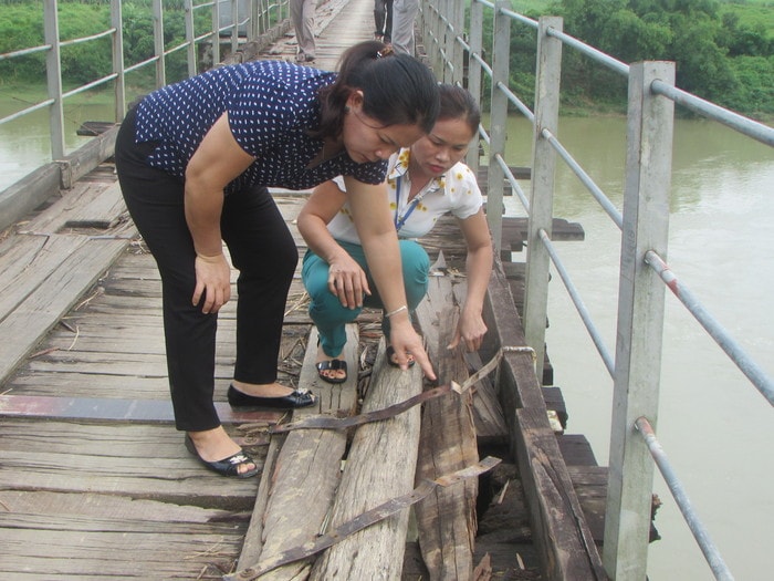 kha thi tím, ảnh; bá hậu