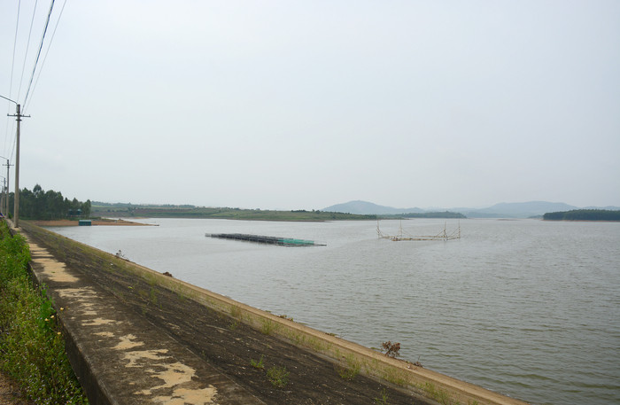 Hồ Sông Sào đã được chủ động xả lũ trước để sẵn sàng ứng phó với cơn bão số 10. Ảnh: Thu Giang