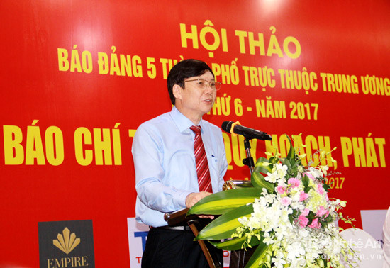 Đồng chí Hồ Quang Lợi- Phó chủ tịch Thường trực Hội nhà báo Việt Nam  phát biểu tại hội thảo. Ảnh: Hoàng Vĩnh