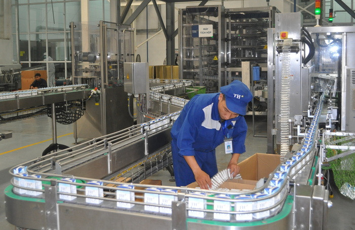 Dây chuyền sản xuất hiện đại của Nhà máy sữa TH tại huyện Nghĩa Đàn.Ảnh: P.V