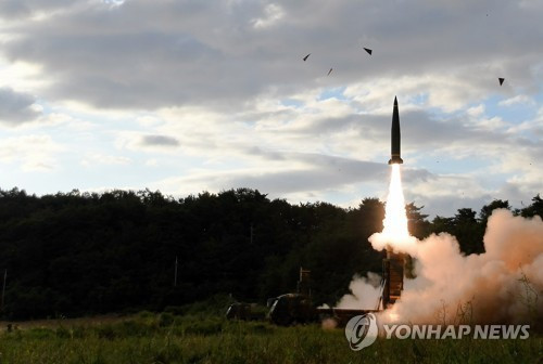 Quân đội Hàn Quốc phóng tên lửa đạn đạo Hyunmoo-2 ra biển Nhật Bản hôm 15/9 để đáp trả vụ phóng tên lửa của Triều Tiên. Ảnh: Yonhap