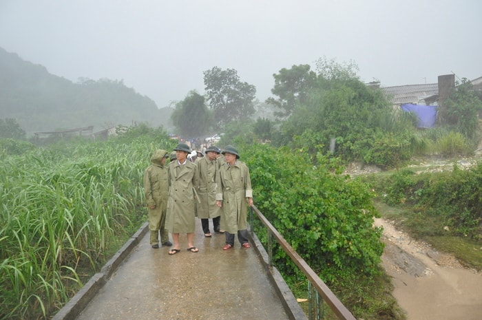 Nhiều điểm ở huyện Quỳ Hợp bị sạt lở, nước ngập do mưa lớn. Ảnh: Ngô Kiên.