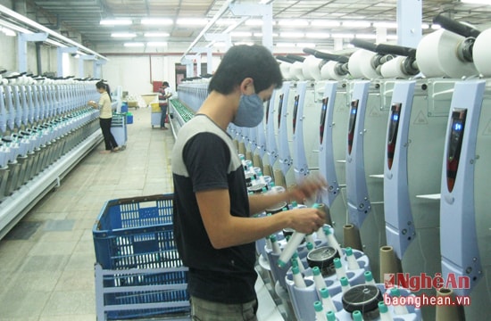 Dây chuyền kéo sợi tại Công ty cổ phần dệt may Hoàng Thị Loan. Ảnh: Tư liệu