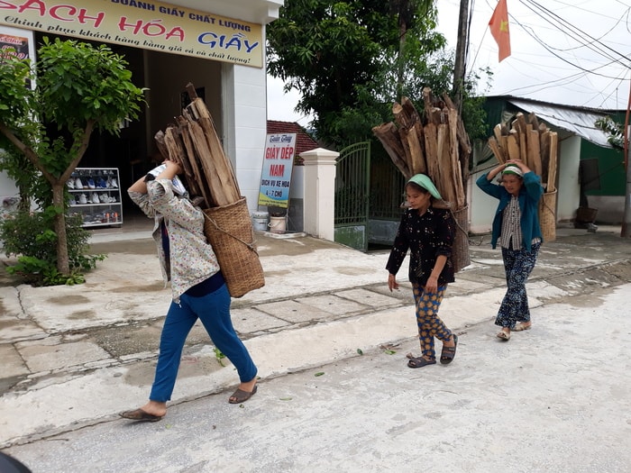 Những ngày mưa bão công việc bị ngưng trễ, sau khi cơn bão đi qua hoạt động trao đổi hàng hóa cũng như lao động sản xuất của bàn con nhân dân đã trở lại bình thường. Theo ghi nhận trong cơn bão vừa qua với phương châm 