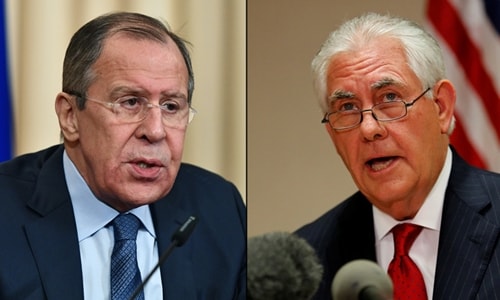 Ngoại trưởng Nga Sergei Lavrov (trái) và người đồng cấp Mỹ Rex Tillerson. Ảnh: Reuters.