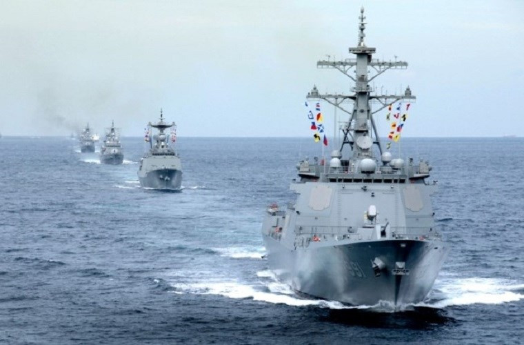 Như vậy, với việc biên chế các tàu khu trục KDX-3 và KDX-2, cho phép Hải quân Hàn Quốc tiến hành nhiều hoạt động viễn chính, bảo vệ tầm xa cho các tuyến đường biển và tung phóng sức mạnh ra khu vực biển xa. Sức mạnh của các tàu chiến này đủ sức đánh chặn các loại tên lửa tầm trung và tầm ngắn của đối phương nếu như có tình huống tác chiến xảy ra trong tương lai. Nguồn ảnh: Reddit.