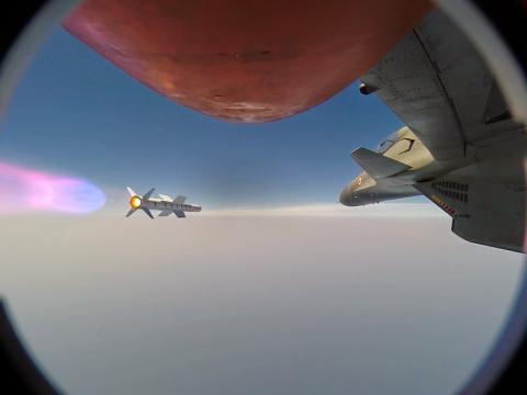 Tiêm kích Su-30MKI phóng tên lửa Astra.