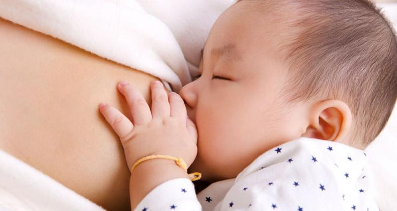 Một loại đường trong sữa mẹ có thể giúp cơ thể trẻ chống lại liên cầu khuẩn nhóm B - Ảnh: Istockphoto