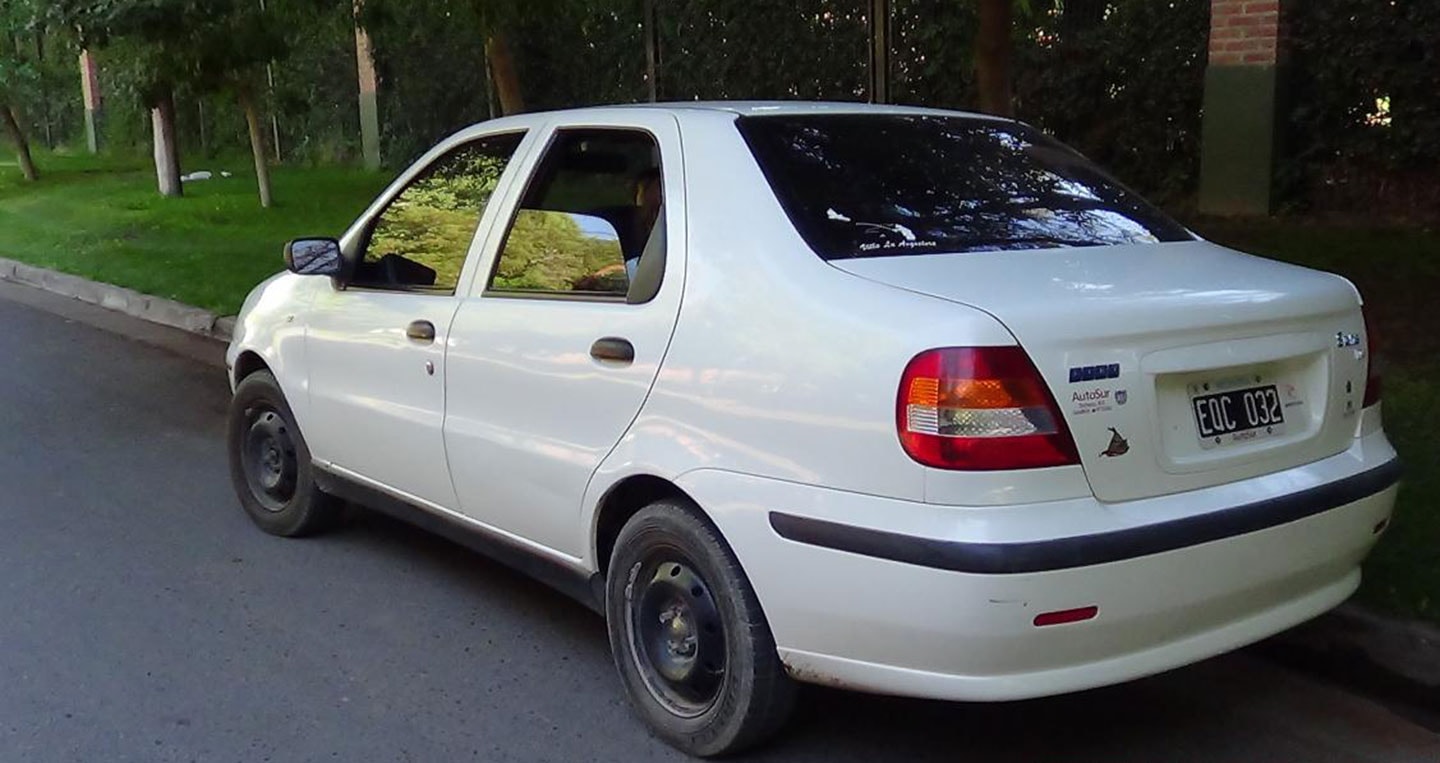 Fiat Siena là lựa chọn phù hợp với những người muốn mua một chiếc sedan cũ với giá bèo 100 triệu đồng.