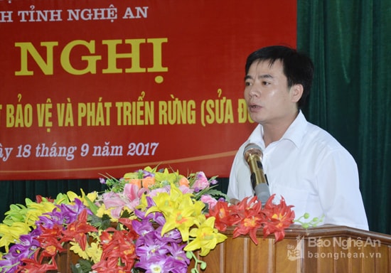 Ông Nguyễn Văn Sinh- Giám đốc Ban Quản lý Khu bảo tồn thiên nhiên Pù Hoạt báo cáo kết quả hoạt động của đơn vị. Ảnh Thanh Lê