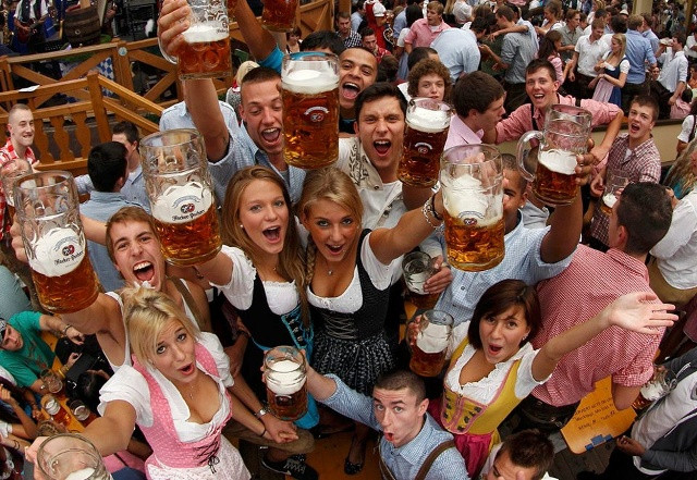 Sau gần 2 thế kỷ, Oktoberfest vẫn diễn ra với quy mô ngày càng lớn, hàng năm mang lại cho thành phố Munich hàng chục nghìn việc làm và hàng tỷ euro.