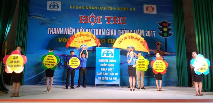 Màn chào hỏi của đội tuyển huyện Quỳ Hợp. Ảnh