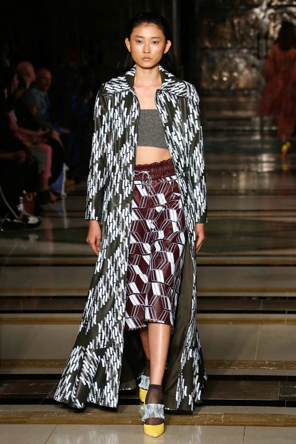 hai-nang-mau-viet-trung-show-o-london-fashion-week-3