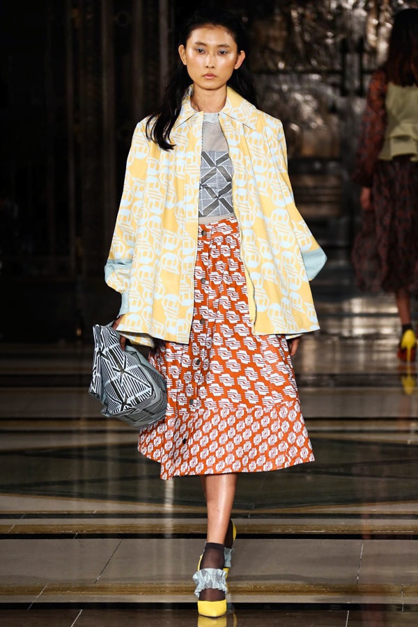 hai-nang-mau-viet-trung-show-o-london-fashion-week-2