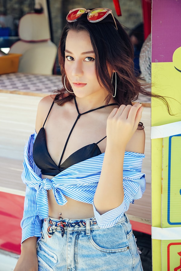 dong-nhi-khoe-dang-sexy-khi-quay-mv-o-dai-loan-5