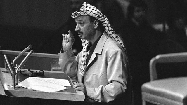 Ông Yasser Arafat tại Đại hội đồng Liên Hợp Quốc với câu nói nổi tiếng 