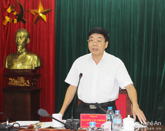 Đồng chí Nguyễn Văn Thông - Phó Bí thư Tỉnh ủy chủ trì hội nghị. Ảnh: Phương Thảo