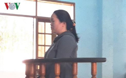 tung tin nguoi than lam to de lua xin viec chiem doat tien ty hinh 1