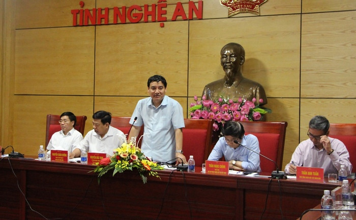 Đồng chí Bí thư Tỉnh ủy Nguyễn Đắc Vinh chủ trì cuộc họp và góp ý vào qui hoạch