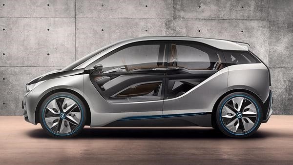 BMW i3: Xe hội đủ những ưu điểm vốn có của hãng xe Đức BMW và thêm vào sự thân thiện với môi trường khi sử dụng pin điện. BMW i3 có thể tăng tốc 100 km/h trong khoảng 7 đến 8 giây. Nhược điểm duy nhất của nó là giá xe cao.