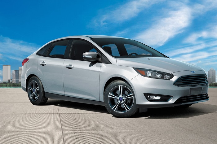 Ford Focus Electric: Xe đi được quãng đường khoảng 225 km cho mỗi lần sạc và đạt vận tốc 100 km/h trong 10 giây. Xe vận hành ổn định, có thể coi là dòng hatchback điện tốt nhất thế giới.