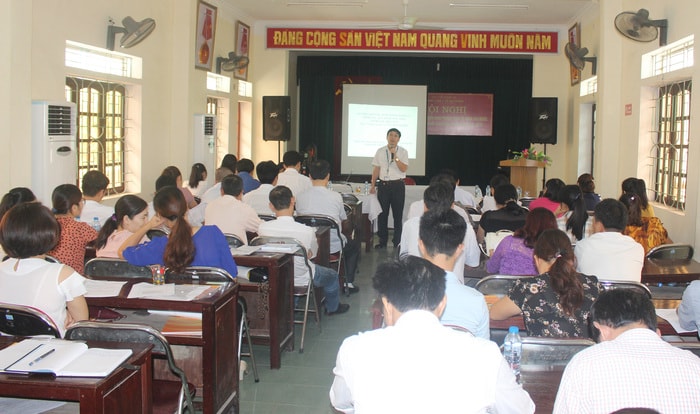 Lãnh đạo các Trung tâm y tế và chuyên trách vệ sinh môi trường của các huyện thành thị trên địa bàn tỉnh tham dự hội nghị. Ảnh: Đinh Nguyệt