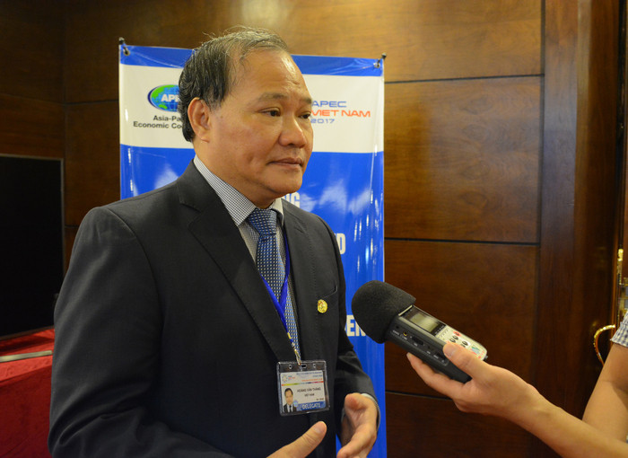 Thứ trưởng Bộ NN&PTNT Hoàng Văn Thắng trao đổi với Báo Nghệ An bên lề Hội nghị. 