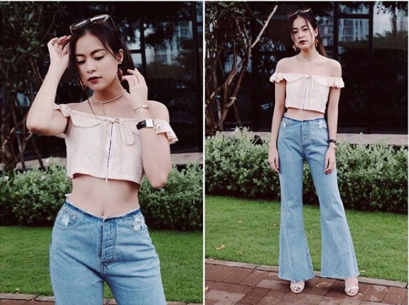 Hoàng Thuỳ Linh lại gợi cảm, nữ tính hơn khi kết hợp chiếc áo crop top hở vai cùng quần jeans lưng cao ống loe khi xuống phố.