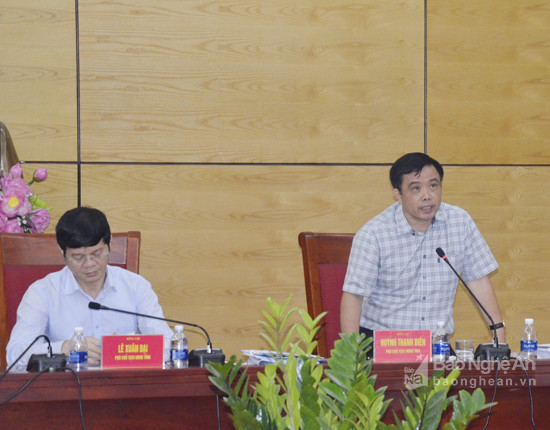 Đồng chí Huỳnh Thanh Điền- Phó Chủ tịch UBND tỉnh góp ý đồ án cần bổ sung các tuyến đường giao thông. Ảnh Thanh Lê