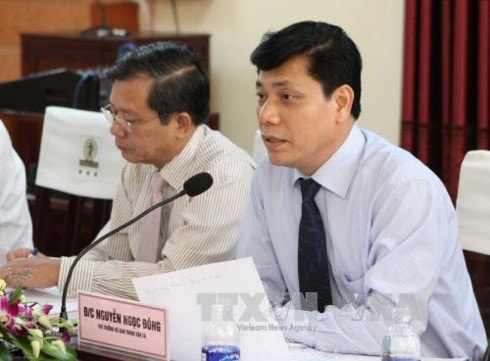 Thứ trưởng Bộ Giao thông Vận tải Nguyễn Ngọc Đông (ảnh phải). Ảnh: Dương Giang/TTXVN