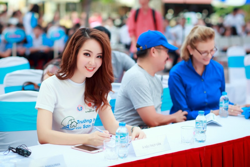 Á hậu giữ vững được tên tuổi và tình cảm của khán giả với bằng việc theo đuổi hình ảnh không scandal 