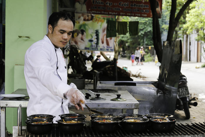 Từ những loại nguyên liệu tươi mới, các đầu bếp cực kỳ tâm huyết của nhà hàng tạo ra vô số món ăn ngon khó tả. Ảnh: Đức Anh