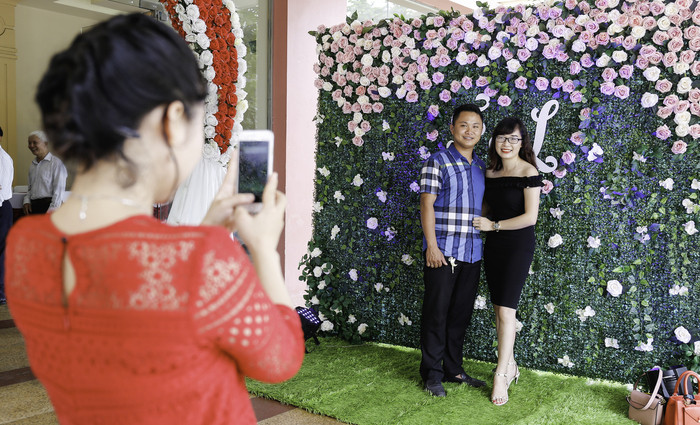Tại cổng vào ra khách sạn bố trí maket cho quý khách muốn chụp hình ghi lại kỷ niệm vào ngày cưới. Ảnh Đức Anh