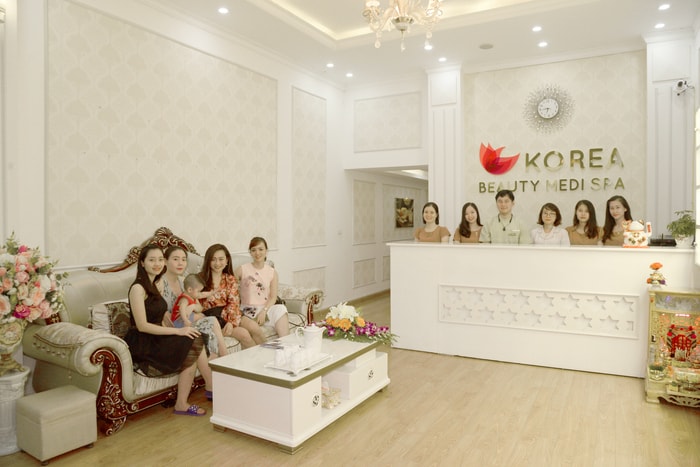 Korea Beauty Medi Spa là một trong những địa chỉ uy tín nhất trên thị trường làm đẹp và chăm sóc sức khỏe hiện nay với các sản phẩm và công nghệ đến từ Hàn Quốc. Liệu pháp làm trắng và tái sinh làn da bằng Revital Laze cùng Siêu Vitamin tươi giúp bạn có được làn da trắng hồng không tuổi. Ảnh: Phan Minh