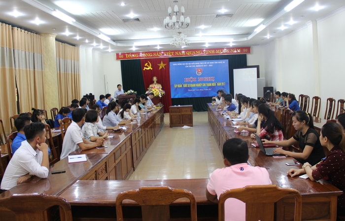 Các học viên tham gia lớp học. Ảnh: Hoài Thu