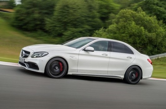 6. Mercedes-AMG C63 S Sedan. Nếu Cadillac CTS-V quá đắt hay quá sang trọng đối với nhu cầu của bạn thì bạn có thể để ý đến mẫu sedan đến từ nhà sản xuất ô tô Đức Mercedes-AMG C63 S với mức giá là 74.695 USD (khoảng 1,69 tỷ đồng). Động cơ V8 4.0 lít của hãng sẽ cung cấp công suất khoảng 503 mã lực và mô men xoắn cực đại 699 Nm và đi kèm là tất cả những tiện nghi và hiệu năng mà bạn mong đợi từ một mẫu xe Mercedes.