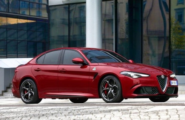 5. Alfa Romeo Giulia Quadrifoglio. Đây chính là gương mặt mới nhất của hãng trong phân khúc sedan hạng sang 500 mã lực. Cùng với phong cách độc đáo của mình đã thu hút được sự chú ý của những khách hàng khó tính nhất và bạn không thể rời mắt khỏi Romeo Giulia Quadrifoglio với động cơ 2.9 lít turbo V6 của Ferrari có công suất 505 mã lực và mô-men xoắn 600 Nm. Nó cũng có mức giá tương đương các đối thủ trong danh sách, giá khởi điểm là 73.595 USD (khoảng 1,67 tỷ đồng).