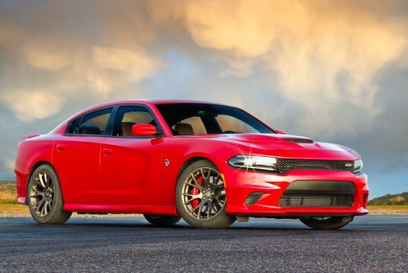 4. Dodge Charger Hellcat. Nếu bạn đang tìm kiếm mẫu xe bốn cửa thích hợp nhất thì không có lí do gì để bỏ qua chiếc Dodge Charger Hellcat. Đây cũng là chiếc sedan mạnh nhất trong danh sách với động cơ HEMI V8 tăng áp 6.2 lít có công suất 707 mã lực và mô-men xoắn 881 Nm. Để sở hữu chiếc sedan bạn cần bỏ ra số tiền trị giá 67.040 USD (tương đương 1,52 tỷ đồng).