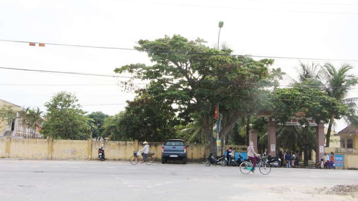 Đại lộ Vinh - Cửa Lò bắt đầu từ xã Nghi Phú, thành phố Vinh. Trong ảnh: Trường Tiểu học Nghi Phú chuẩn bị giải tỏa.