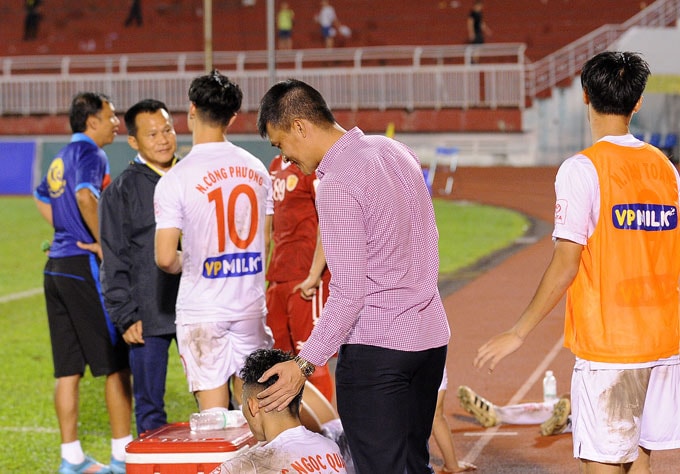 cong-vinh-cuoi-tuoi-ban-ve-tranh-thu-an-nhanh-de-vao-san-lam-viec-7