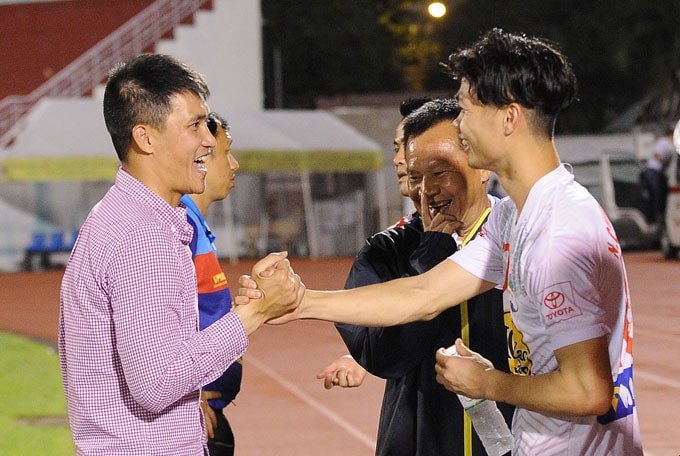 cong-vinh-cuoi-tuoi-ban-ve-tranh-thu-an-nhanh-de-vao-san-lam-viec-8