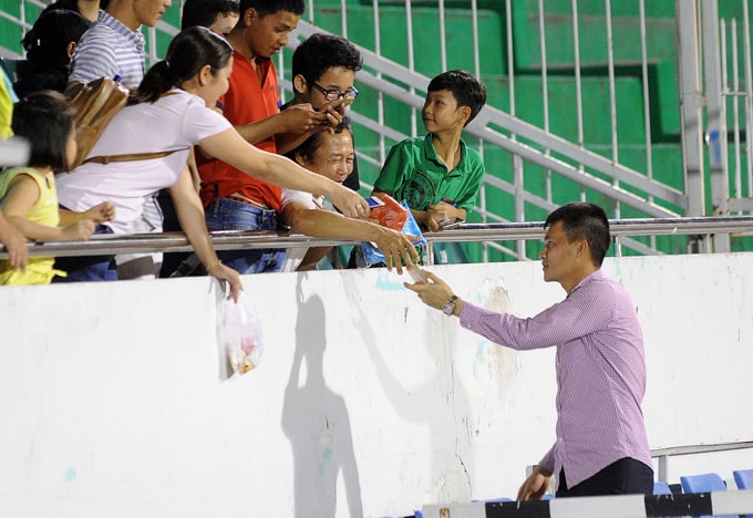 cong-vinh-cuoi-tuoi-ban-ve-tranh-thu-an-nhanh-de-vao-san-lam-viec-11