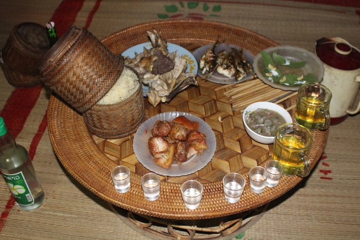 Ép được dùng đựng xôi, đựng cơm trong đời sống, những khi đi nương rẫy hay những dịp có cỗ bàn, cưới xin ma chay…Ảnh: Đình Tuân